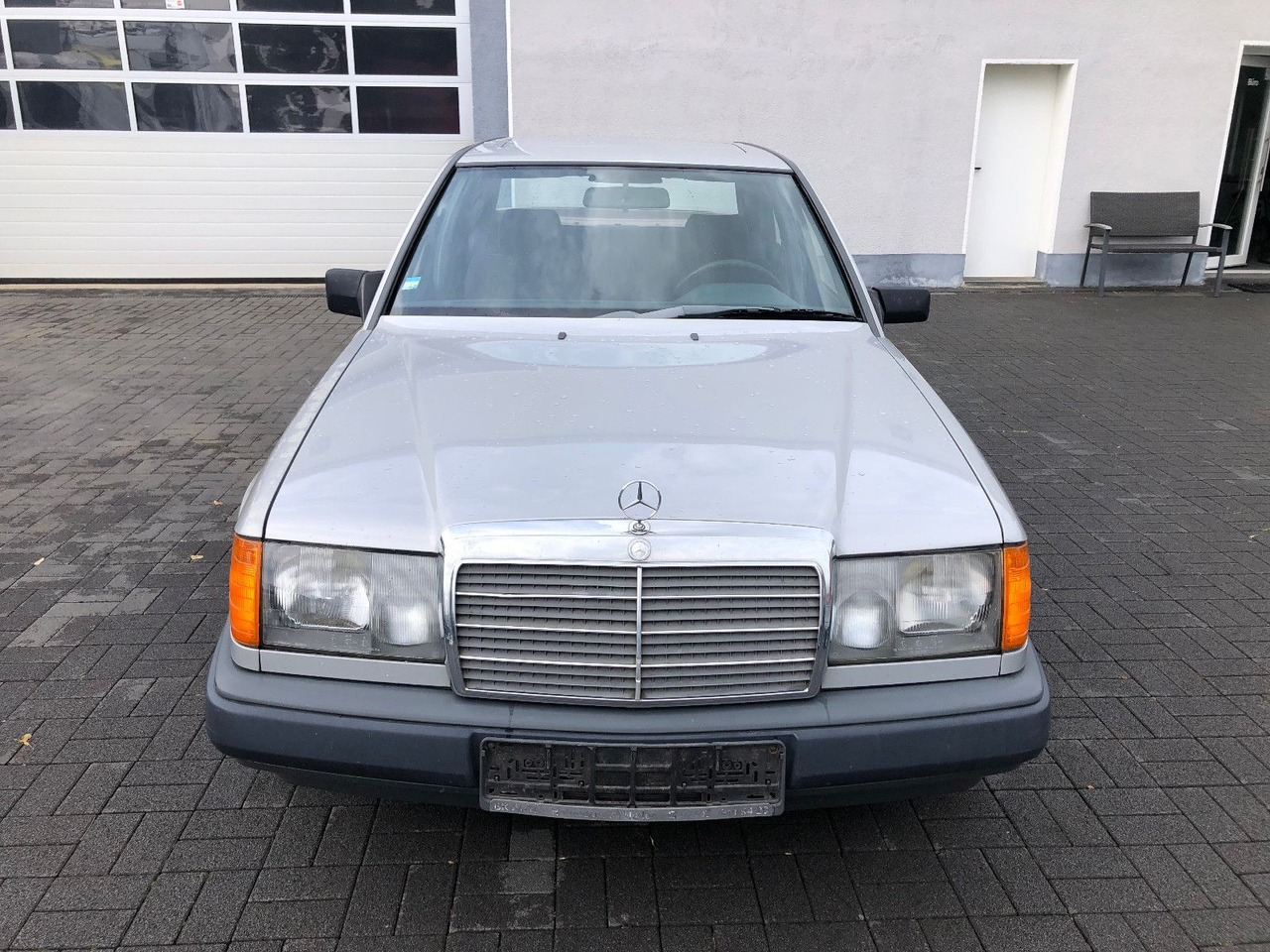 Mercedes-Benz W124 E 260 - Sedan: bild 5 Mercedes-Benz W124 E 260 - Sedan: bild 5
