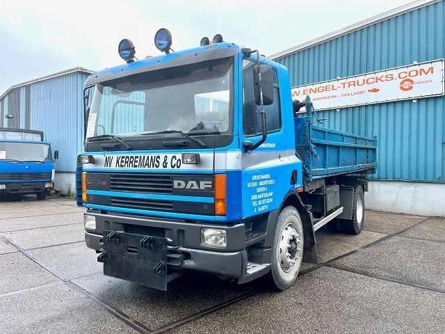 DAF 65.210 ATI 4x2 FULL STEEL KIPPER (EURO 2 / MANUAL GEARBOX / FULL STEEL SUSPENSION / P.T.O.) - Tippbil lastbil: bild 1 DAF 65.210 ATI 4x2 FULL STEEL KIPPER (EURO 2 / MANUAL GEARBOX / FULL STEEL SUSPENSION / P.T.O.) - Tippbil lastbil: bild 1