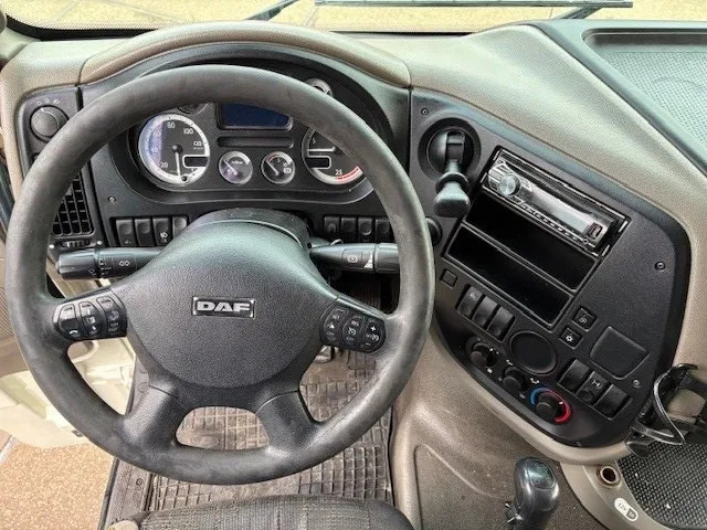 DAF XF 105.460 ATE SPACECAB 4x2 ONLY 835.500 KM (ZF-MANUAL GEARBOX / ZF-INTARDER / AIRCONDITIONING / EURO 5) - Dragbil: bild 5 DAF XF 105.460 ATE SPACECAB 4x2 ONLY 835.500 KM (ZF-MANUAL GEARBOX / ZF-INTARDER / AIRCONDITIONING / EURO 5) - Dragbil: bild 5