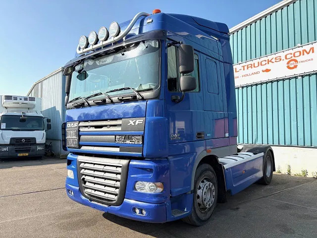 DAF XF 105.460 ATE SPACECAB (ZF16 MANUAL GEARBOX / HYDRAULIC KIT / P.T.O. / ADR-VLG / FULL SPOILERSET / FRIDGE) - Dragbil: bild 1 DAF XF 105.460 ATE SPACECAB (ZF16 MANUAL GEARBOX / HYDRAULIC KIT / P.T.O. / ADR-VLG / FULL SPOILERSET / FRIDGE) - Dragbil: bild 1