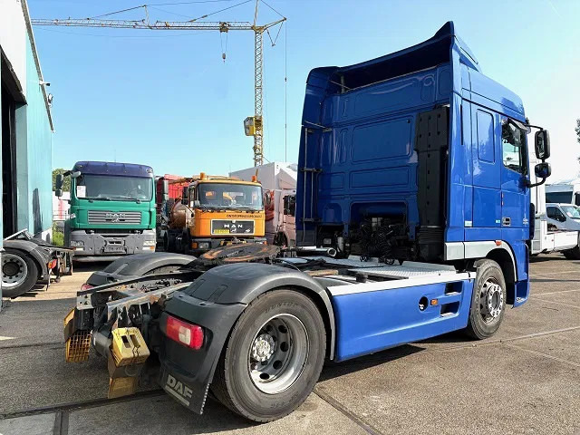 DAF XF 105.460 ATE SPACECAB (ZF16 MANUAL GEARBOX / HYDRAULIC KIT / P.T.O. / ADR-VLG / FULL SPOILERSET / FRIDGE) - Dragbil: bild 3 DAF XF 105.460 ATE SPACECAB (ZF16 MANUAL GEARBOX / HYDRAULIC KIT / P.T.O. / ADR-VLG / FULL SPOILERSET / FRIDGE) - Dragbil: bild 3