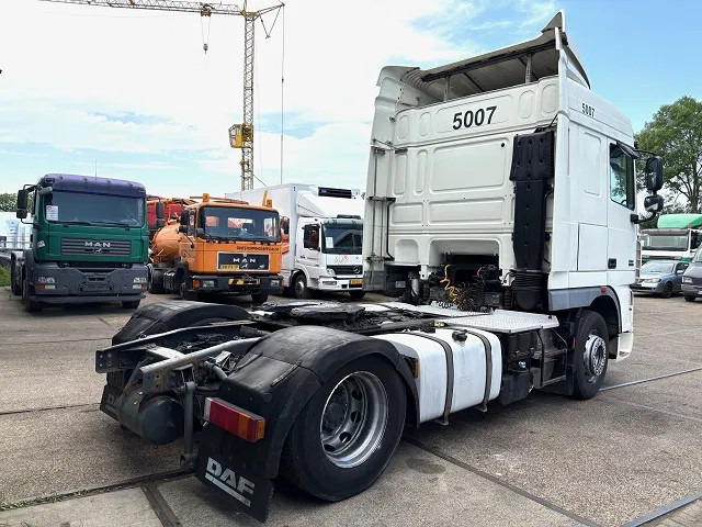 DAF XF 105.460 SPACECAB (4 IDENTICAL UNITS AVAILBLE) (ZF16 MANUAL GEARBOX / MX-BRAKE / 870+430 LITER TANK / FRIDGE / AIRCONDITIONING - Dragbil: bild 3 DAF XF 105.460 SPACECAB (4 IDENTICAL UNITS AVAILBLE) (ZF16 MANUAL GEARBOX / MX-BRAKE / 870+430 LITER TANK / FRIDGE / AIRCONDITIONING - Dragbil: bild 3