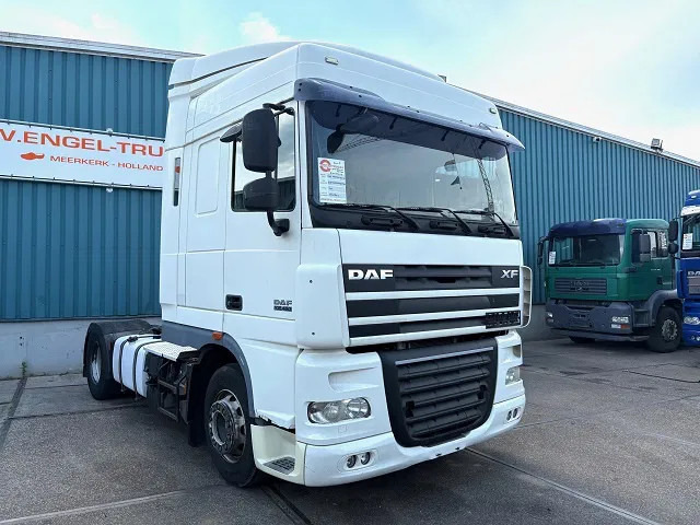 DAF XF 105.460 SPACECAB (ZF-MANUAL GEARBOX / 2x DIESELTANK / MX-ENGINE BRAKE / AIRCONDITIONING / FRIDGE / ETC. - Dragbil: bild 2 DAF XF 105.460 SPACECAB (ZF-MANUAL GEARBOX / 2x DIESELTANK / MX-ENGINE BRAKE / AIRCONDITIONING / FRIDGE / ETC. - Dragbil: bild 2
