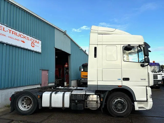 DAF XF 105.460 SPACECAB (ZF MANUAL GEARBOX / MX-BRAKE / 870+430 LITER TANK / EURO 5 EEV / AIRCONDITIONING / FRIDGE) - Dragbil: bild 4 DAF XF 105.460 SPACECAB (ZF MANUAL GEARBOX / MX-BRAKE / 870+430 LITER TANK / EURO 5 EEV / AIRCONDITIONING / FRIDGE) - Dragbil: bild 4