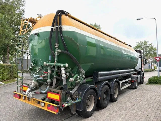 Feldbinder KIP48 3 3-AXLE 48M3 KIPPING SILO TRAILER (SAF AXLES / DRUM BRAKES / 4 COMPARTMENTS) - Tanktrailer: bild 3 Feldbinder KIP48 3 3-AXLE 48M3 KIPPING SILO TRAILER (SAF AXLES / DRUM BRAKES / 4 COMPARTMENTS) - Tanktrailer: bild 3