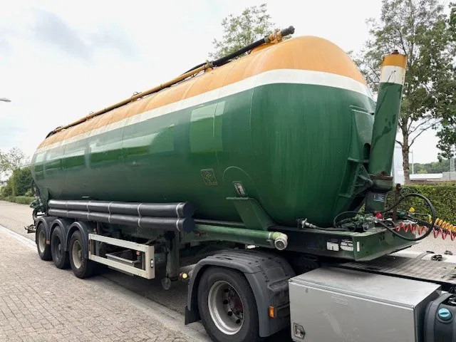 Feldbinder KIP48 3 3-AXLE 48M3 KIPPING SILO TRAILER (SAF AXLES / DRUM BRAKES / 4 COMPARTMENTS) - Tanktrailer: bild 2 Feldbinder KIP48 3 3-AXLE 48M3 KIPPING SILO TRAILER (SAF AXLES / DRUM BRAKES / 4 COMPARTMENTS) - Tanktrailer: bild 2