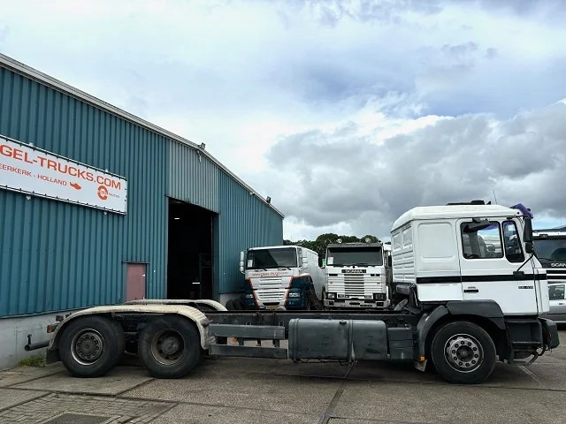 MAN 26.414 FNL-T (6-CILINDERHEADS) 6x4 CHASSIS (EURO 2 / ZF16 MANUAL GEARBOX / REDUCTION AXLES) - Chassi lastbil: bild 4 MAN 26.414 FNL-T (6-CILINDERHEADS) 6x4 CHASSIS (EURO 2 / ZF16 MANUAL GEARBOX / REDUCTION AXLES) - Chassi lastbil: bild 4