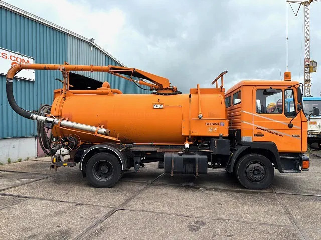 MAN F 15.192 (6-CILINDER) WITH GEESINK VACUUM TANK (MANUAL GEARBOX / P.T.O.) ORIGINAL DUTCH TRUCK - Sugbil: bild 4 MAN F 15.192 (6-CILINDER) WITH GEESINK VACUUM TANK (MANUAL GEARBOX / P.T.O.) ORIGINAL DUTCH TRUCK - Sugbil: bild 4