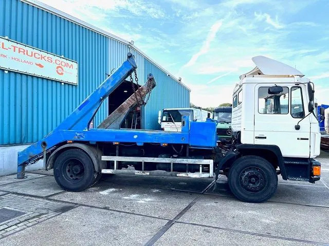 MAN F 18.232 (6 CILINDER) M90 WITH TELESCOPIC CONTAINER SYSTEM (8 GEARS MANUAL GEARBOX / EURO 1 (MECHANICAL PUMP AND INJECTORS)) - Liftdumper lastbil: bild 4 MAN F 18.232 (6 CILINDER) M90 WITH TELESCOPIC CONTAINER SYSTEM (8 GEARS MANUAL GEARBOX / EURO 1 (MECHANICAL PUMP AND INJECTORS)) - Liftdumper lastbil: bild 4