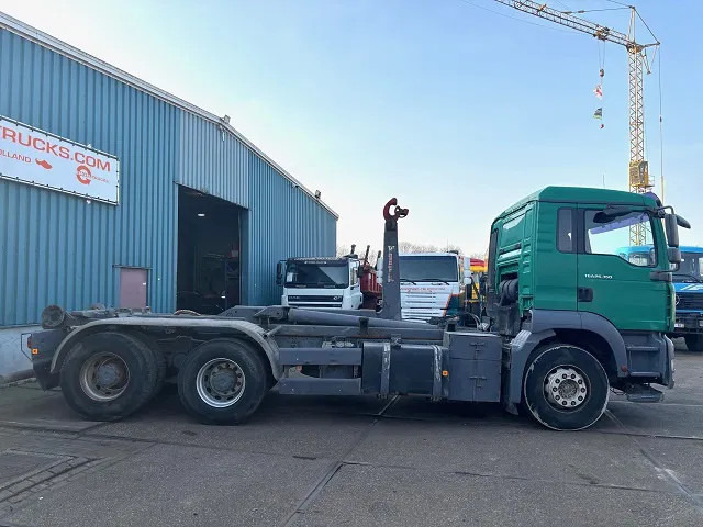 MAN TGA 26.360BB 6x4 FULL STEEL MULTILIFT HOOK-ARM (ZF16 MANUAL GEARBOX / FULL STEEL SUSPENSION / REDUCTION AXLES / AIRCONDITIONING) - Lastväxlare lastbil: bild 4 MAN TGA 26.360BB 6x4 FULL STEEL MULTILIFT HOOK-ARM (ZF16 MANUAL GEARBOX / FULL STEEL SUSPENSION / REDUCTION AXLES / AIRCONDITIONING) - Lastväxlare lastbil: bild 4