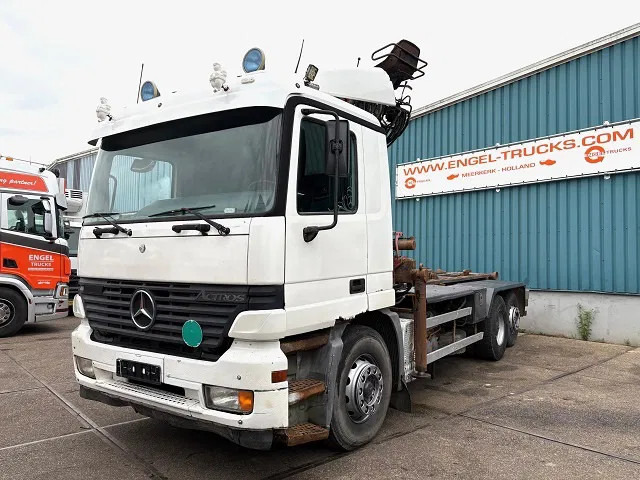 Mercedes-Benz Actros 2540 L 6x2 MP1 WITH V-CRANE & HOOK-ARM SYSTEM (EPS WITH CLUTCH (3 PEDALS) / REDUCTION AXLE / STEEL-/AIR SUSPENSION / P.T. - Lastväxlare lastbil, Kranbil: bild 1 Mercedes-Benz Actros 2540 L 6x2 MP1 WITH V-CRANE & HOOK-ARM SYSTEM (EPS WITH CLUTCH (3 PEDALS) / REDUCTION AXLE / STEEL-/AIR SUSPENSION / P.T. - Lastväxlare lastbil, Kranbil: bild 1