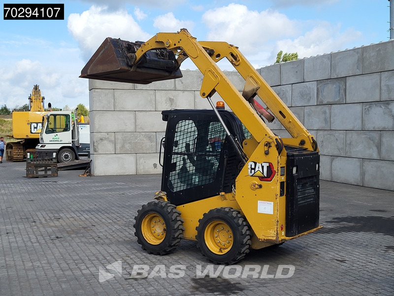 Caterpillar 226 D3 BUCKET + FORKS - Kompaktlastare/ Slirstyrda lastare: bild 5 Caterpillar 226 D3 BUCKET + FORKS - Kompaktlastare/ Slirstyrda lastare: bild 5