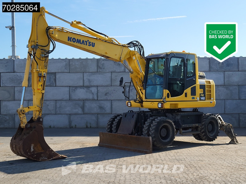 Komatsu PW148 -8 - Grävmaskin på däck: bild 1 Komatsu PW148 -8 - Grävmaskin på däck: bild 1