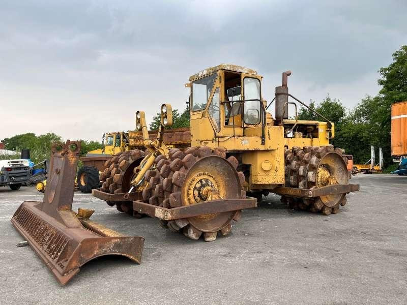 Caterpillar 825 + porte engins - Kompaktor: bild 1 Caterpillar 825 + porte engins - Kompaktor: bild 1