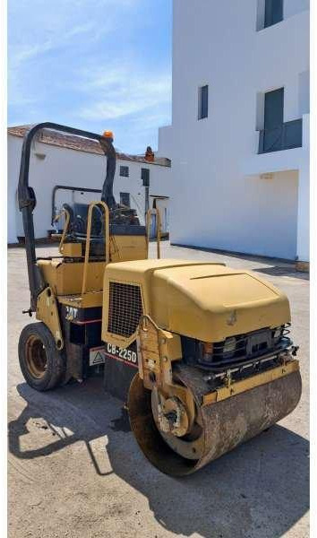 Caterpillar CB225D - Kombivält: bild 1 Caterpillar CB225D - Kombivält: bild 1