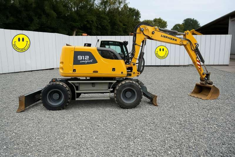 Liebherr A912 COMPACT - Grävmaskin på däck: bild 1 Liebherr A912 COMPACT - Grävmaskin på däck: bild 1
