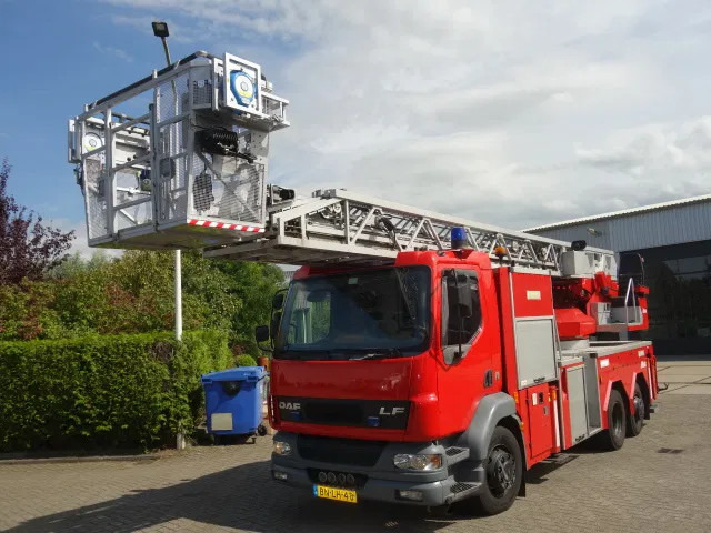 DAF LF 55.250 METZ 30 meter - Släck/ Räddningsvagn: bild 5 DAF LF 55.250 METZ 30 meter - Släck/ Räddningsvagn: bild 5
