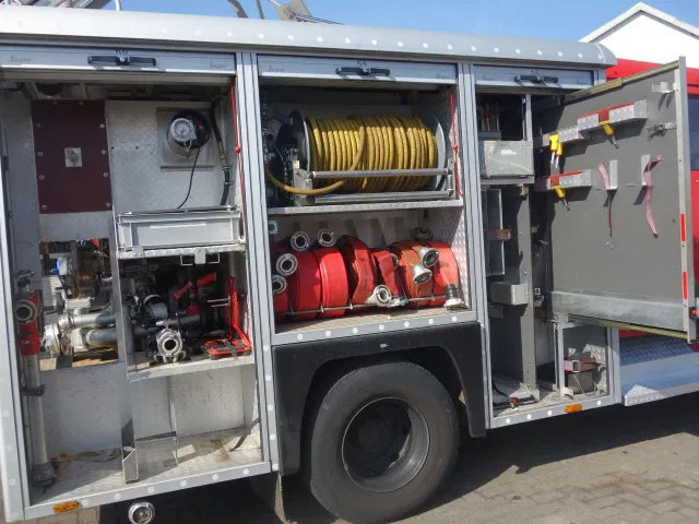 MAN 15 224-with winch 2500liter tank manual gearbox ,ziegler pomp - Släck/ Räddningsvagn: bild 3 MAN 15 224-with winch 2500liter tank manual gearbox ,ziegler pomp - Släck/ Räddningsvagn: bild 3