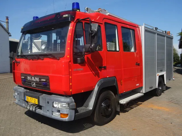 MAN LE 220C GODIVA POMP 2000 LITER TANK,MANUAL GEARBOX - Släck/ Räddningsvagn: bild 1 MAN LE 220C GODIVA POMP 2000 LITER TANK,MANUAL GEARBOX - Släck/ Räddningsvagn: bild 1