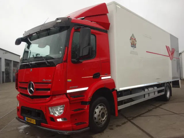 Mercedes-Benz Antos 2027 - Lastbil med skåp: bild 1 Mercedes-Benz Antos 2027 - Lastbil med skåp: bild 1