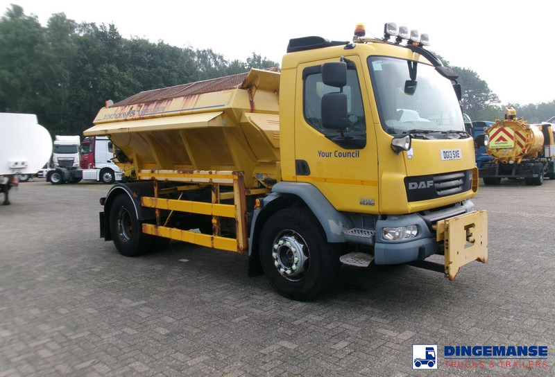 DAF LF 55.250 4X2 RHD gritter - Plogbil: bild 2 DAF LF 55.250 4X2 RHD gritter - Plogbil: bild 2