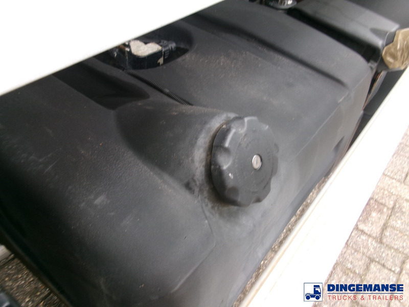 Renault Midlum 280 Dxi 4x2 fuel tank 11.3 m3 / 3 comp - Tankbil: bild 5 Renault Midlum 280 Dxi 4x2 fuel tank 11.3 m3 / 3 comp - Tankbil: bild 5
