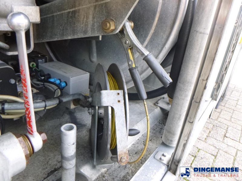 Tankbil Volvo FH 460 6x2 fuel tank 23.6 m3 / 4 comp: bild 17 Tankbil Volvo FH 460 6x2 fuel tank 23.6 m3 / 4 comp: bild 17