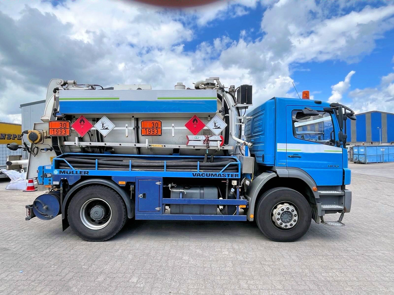 Mercedes-Benz Axor 1833 Müller 9,5m³ Saug u.Druck+HD-Spül +ADR - Sugbil: bild 1 Mercedes-Benz Axor 1833 Müller 9,5m³ Saug u.Druck+HD-Spül +ADR - Sugbil: bild 1