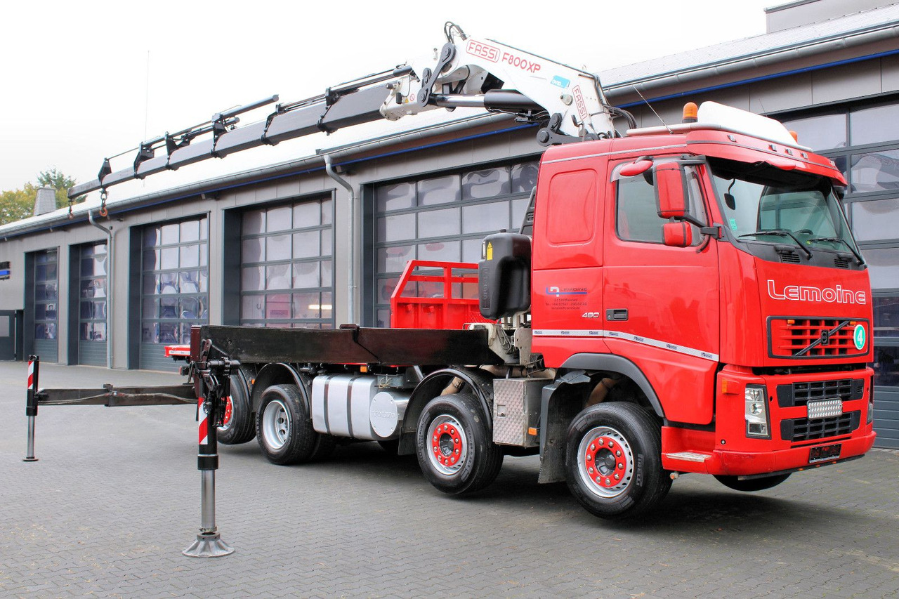 Volvo 480 8x2 Pritsche + FASSI F800XP Kran 6x - Flakbil, Kranbil: bild 2 Volvo 480 8x2 Pritsche + FASSI F800XP Kran 6x - Flakbil, Kranbil: bild 2