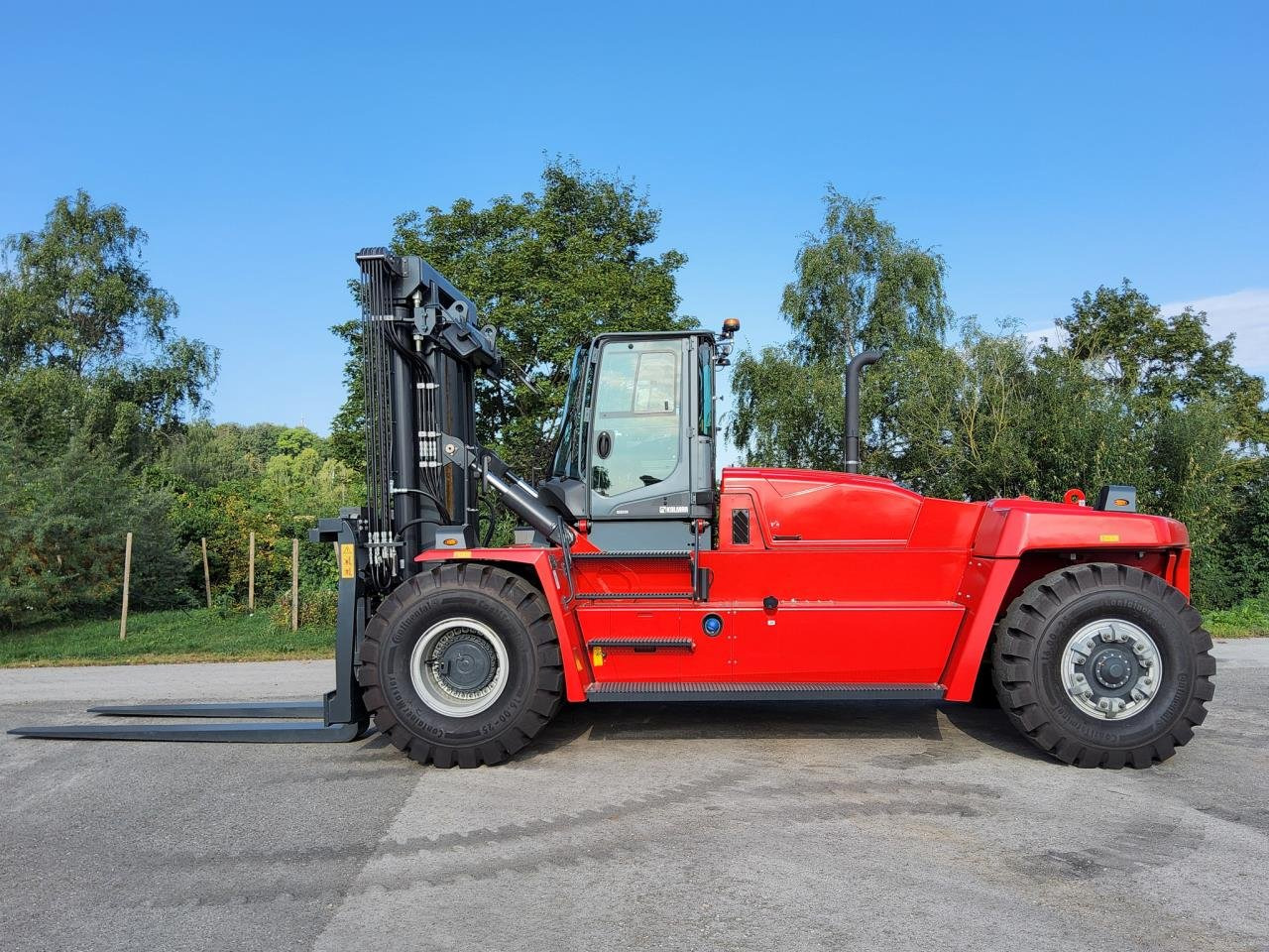 Kalmar DCG330-12 - Dieseltruck: bild 1 Kalmar DCG330-12 - Dieseltruck: bild 1