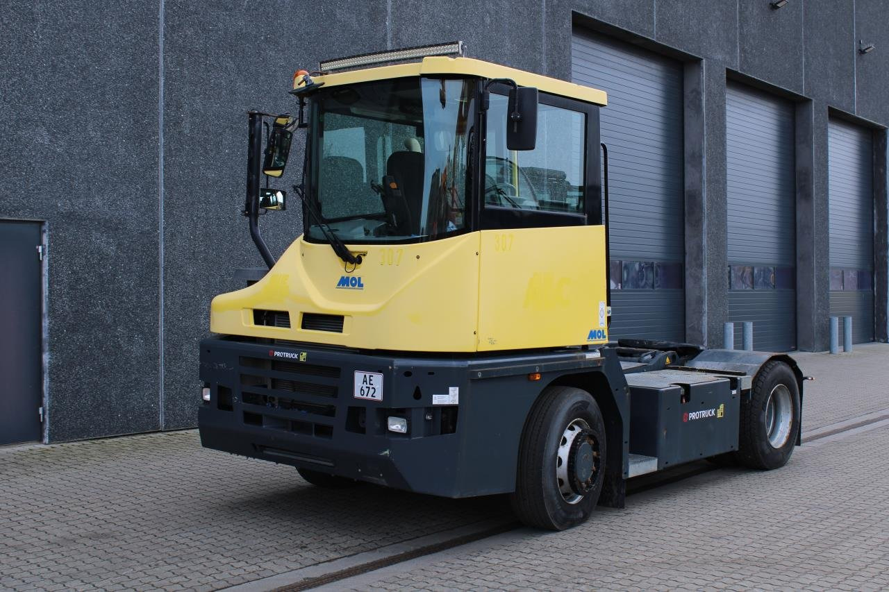 MOL RM255 4X4 - Terminaltraktor: bild 2 MOL RM255 4X4 - Terminaltraktor: bild 2