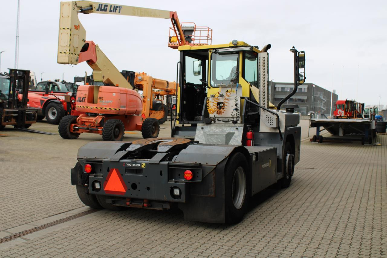 MOL RM255 4X4 - Terminaltraktor: bild 3 MOL RM255 4X4 - Terminaltraktor: bild 3