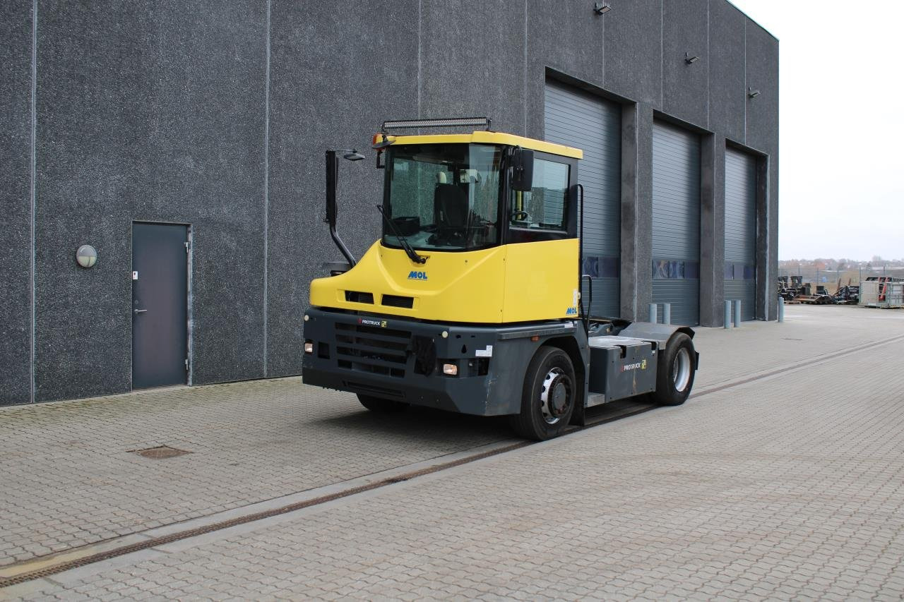 MOL RM255 4X4 - Terminaltraktor: bild 2 MOL RM255 4X4 - Terminaltraktor: bild 2
