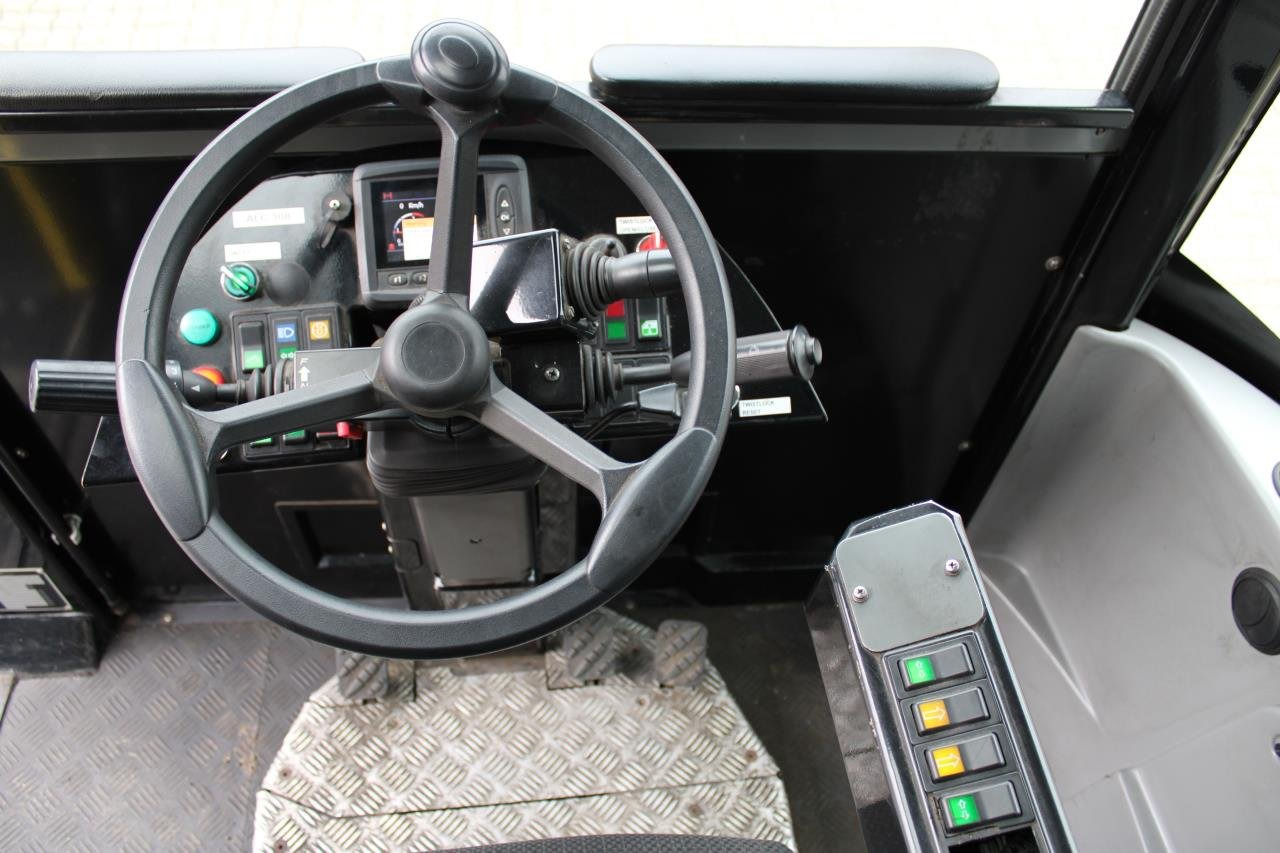 MOL RM255 4X4 - Terminaltraktor: bild 4 MOL RM255 4X4 - Terminaltraktor: bild 4