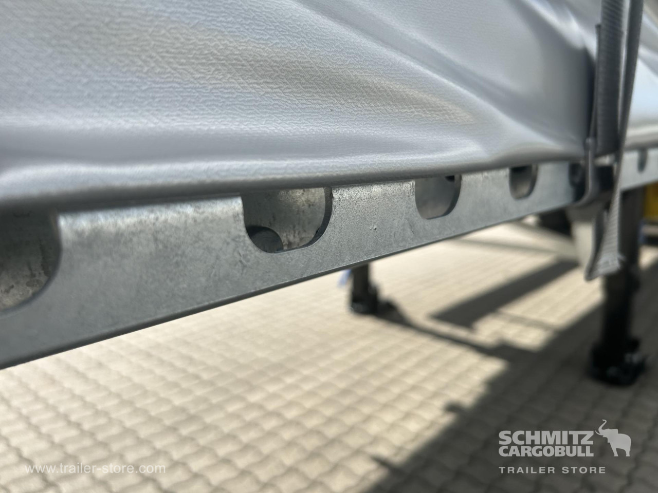 SCHMITZ Auflieger Curtainsider Mega - Kapelltrailer: bild 5 SCHMITZ Auflieger Curtainsider Mega - Kapelltrailer: bild 5