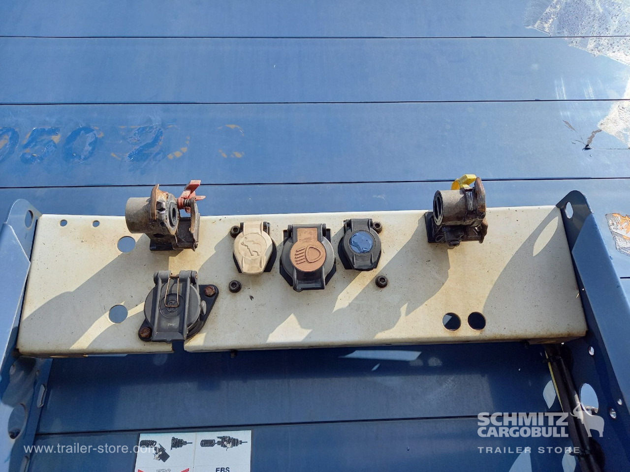 SCHMITZ Auflieger Curtainsider Standard - Kapelltrailer: bild 3 SCHMITZ Auflieger Curtainsider Standard - Kapelltrailer: bild 3