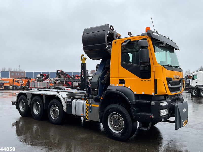 Iveco Trakker AD380T41W 8x6 Euro 6 HMF 19 Tonmeter Z-kraan - Lastväxlare lastbil, Kranbil: bild 5 Iveco Trakker AD380T41W 8x6 Euro 6 HMF 19 Tonmeter Z-kraan - Lastväxlare lastbil, Kranbil: bild 5