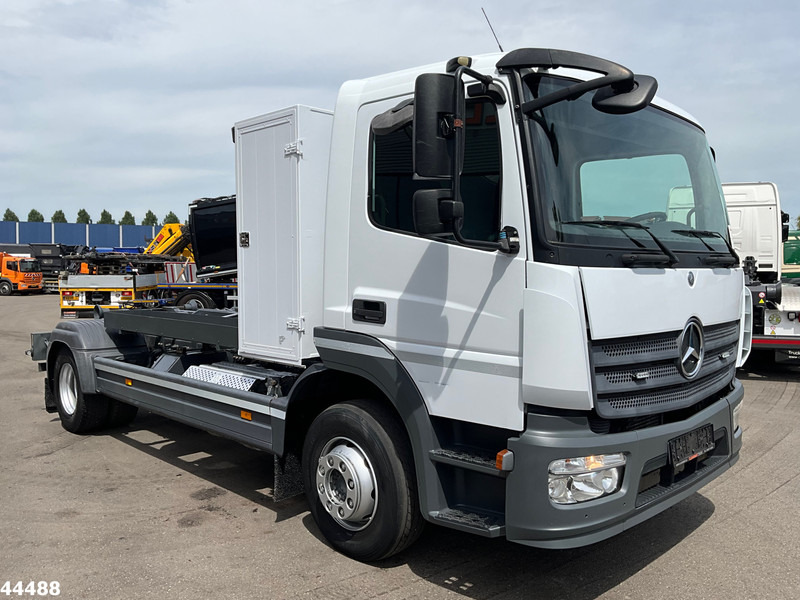 Mercedes-Benz Atego 1218 Euro 6 Manual 7 Ton haakarmsysteem - Lastväxlare lastbil: bild 3 Mercedes-Benz Atego 1218 Euro 6 Manual 7 Ton haakarmsysteem - Lastväxlare lastbil: bild 3