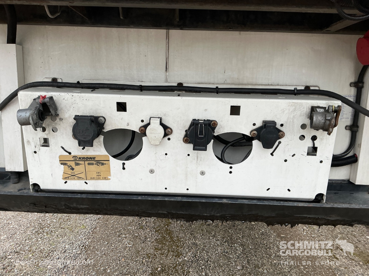 KRONE Reefer Standard Double deck - Isotermiska semitrailer: bild 4 KRONE Reefer Standard Double deck - Isotermiska semitrailer: bild 4