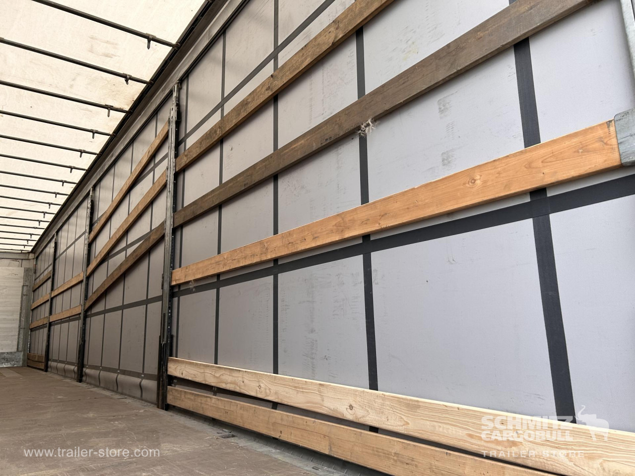 SCHMITZ Curtainsider Standard - Kapelltrailer: bild 4 SCHMITZ Curtainsider Standard - Kapelltrailer: bild 4