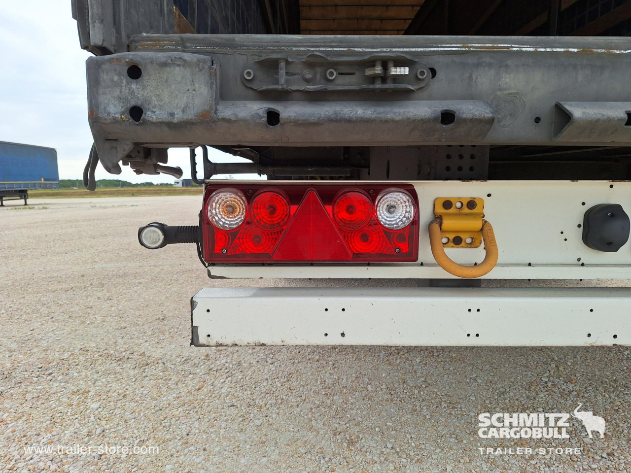 SCHMITZ Curtainsider Mega - Kapelltrailer: bild 2 SCHMITZ Curtainsider Mega - Kapelltrailer: bild 2