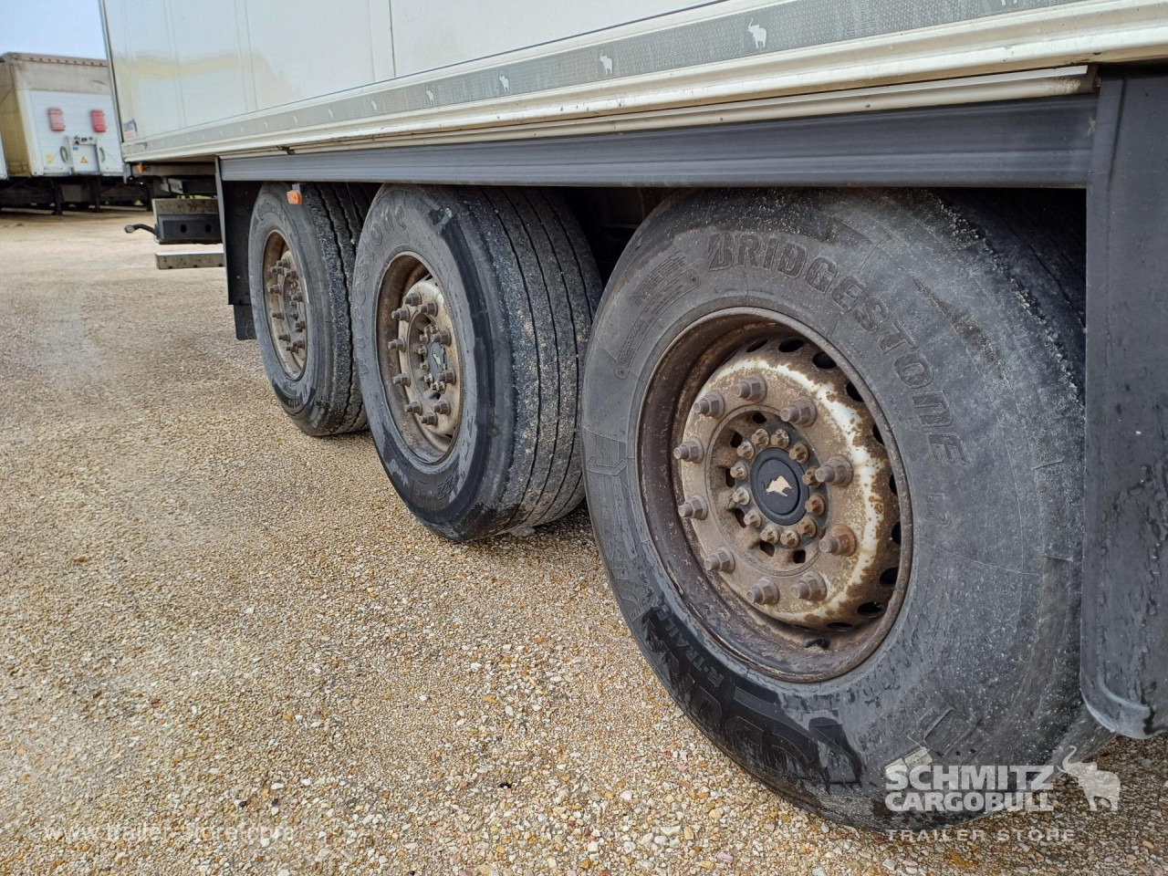 SCHMITZ Reefer Standard - Isotermiska semitrailer: bild 4 SCHMITZ Reefer Standard - Isotermiska semitrailer: bild 4