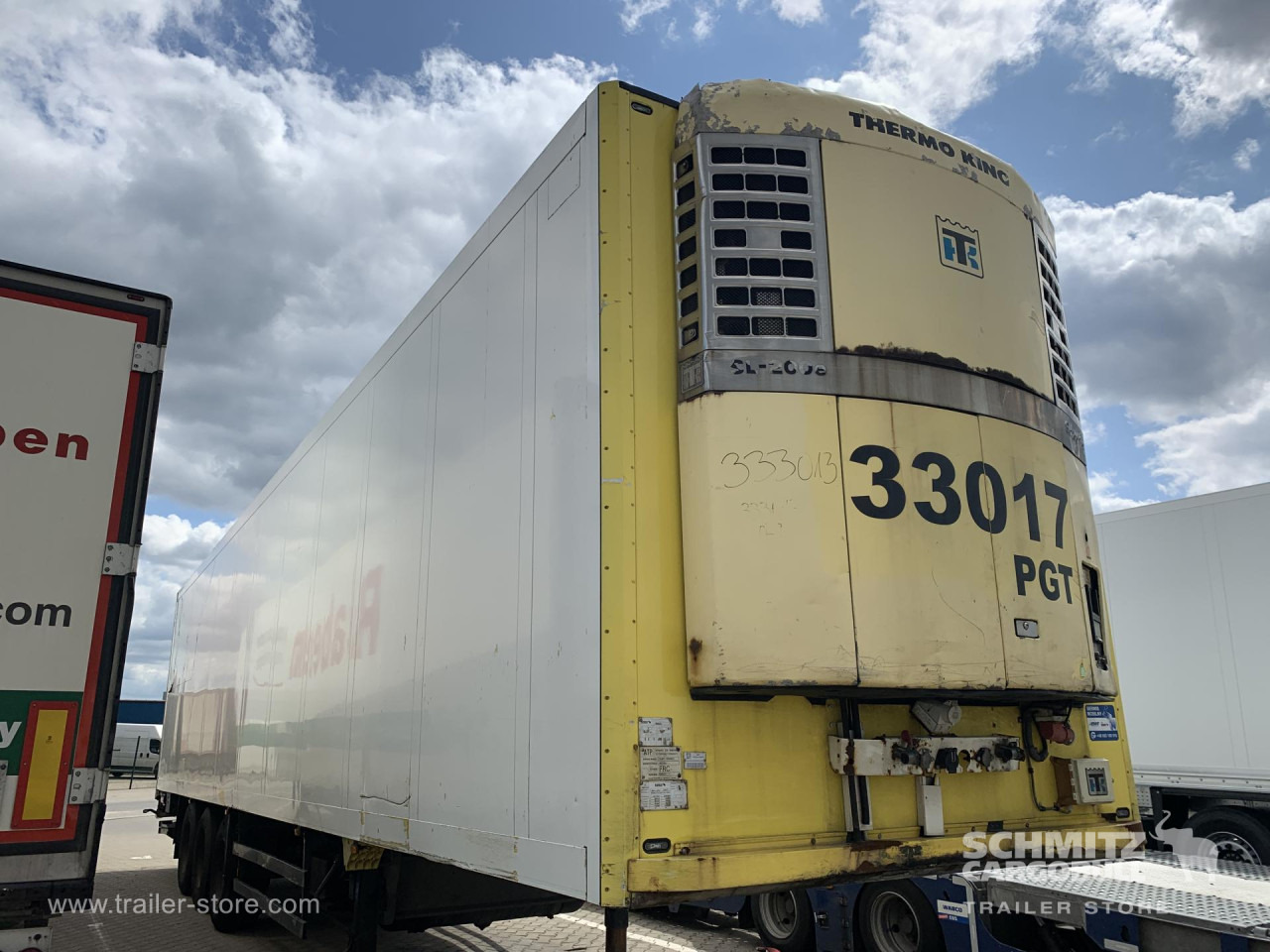 SCHMITZ Reefer Standard Taillift - Isotermiska semitrailer: bild 1 SCHMITZ Reefer Standard Taillift - Isotermiska semitrailer: bild 1