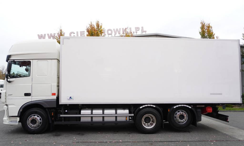 DAF XF 450 6×2 E6 / Refrigerator Lacapitaine / ATP/FRC to 2027 / 18 pallets - Kylbil lastbil: bild 4 DAF XF 450 6×2 E6 / Refrigerator Lacapitaine / ATP/FRC to 2027 / 18 pallets - Kylbil lastbil: bild 4