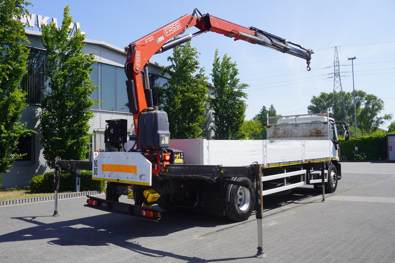 IVECO EUROCARGO 190-280L / FASSI F135A / 8 M / Lift cap. 5580 kg - Flakbil, Kranbil: bild 3 IVECO EUROCARGO 190-280L / FASSI F135A / 8 M / Lift cap. 5580 kg - Flakbil, Kranbil: bild 3