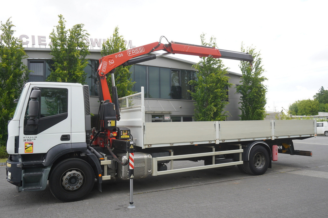 IVECO STRALIS 19.310 E6 / Flatbed 19 EPAL / FASSI F135 / 225 MTH! / 5.7 T - Kranbil, Kranbil: bild 4 IVECO STRALIS 19.310 E6 / Flatbed 19 EPAL / FASSI F135 / 225 MTH! / 5.7 T - Kranbil, Kranbil: bild 4