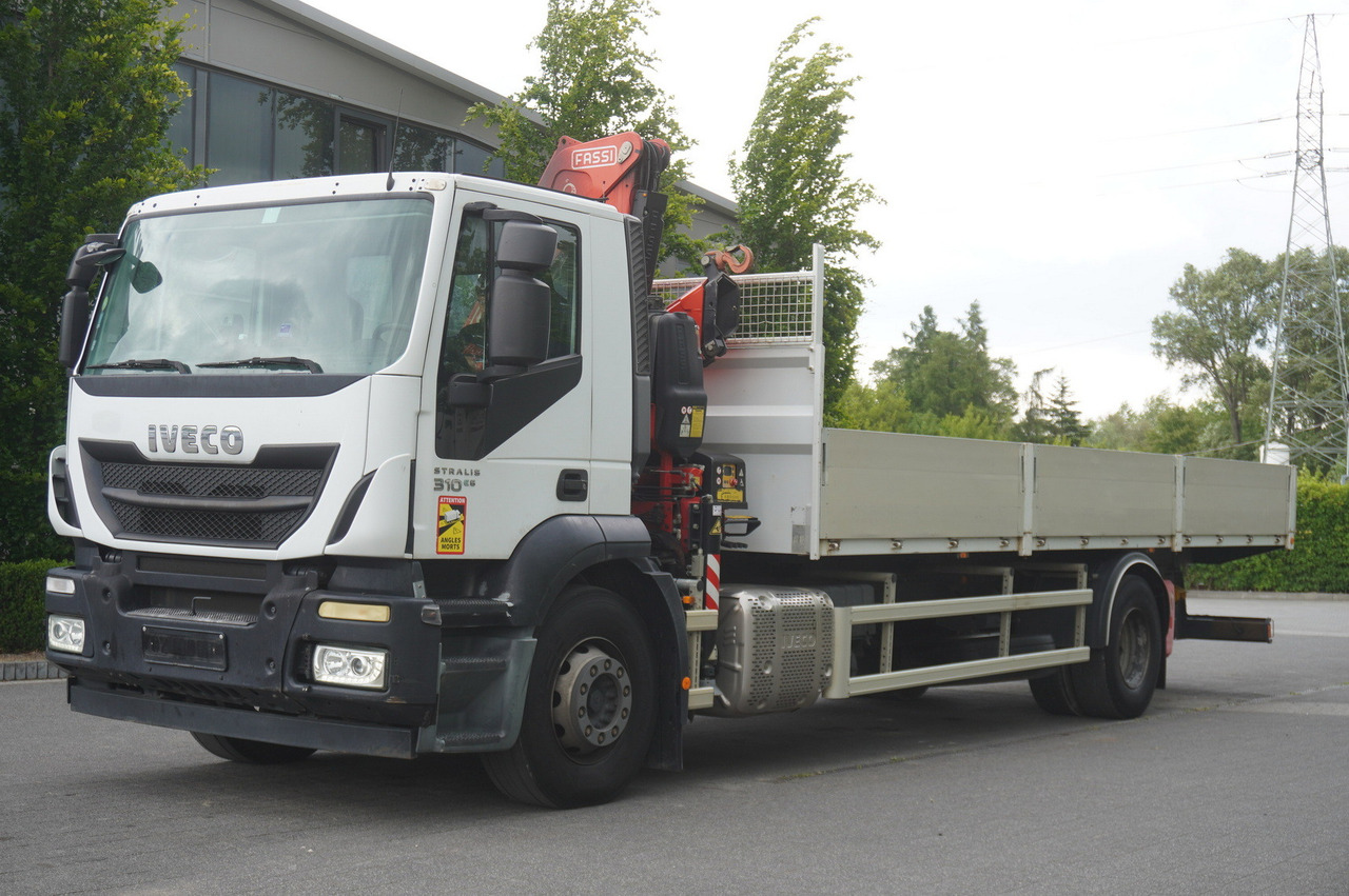 IVECO STRALIS 19.310 E6 / Flatbed 19 EPAL / FASSI F135 / 225 MTH! / 5.7 T - Flakbil, Kranbil: bild 3 IVECO STRALIS 19.310 E6 / Flatbed 19 EPAL / FASSI F135 / 225 MTH! / 5.7 T - Flakbil, Kranbil: bild 3