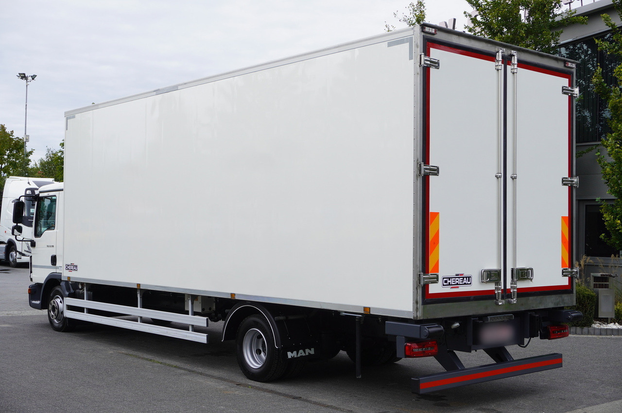 MAN TGL 12.190 / CHEREAU Refrigerator 18 PAL multitemperature / Thermoking T-1200R / 100,000 km - Kylbil lastbil: bild 4 MAN TGL 12.190 / CHEREAU Refrigerator 18 PAL multitemperature / Thermoking T-1200R / 100,000 km - Kylbil lastbil: bild 4
