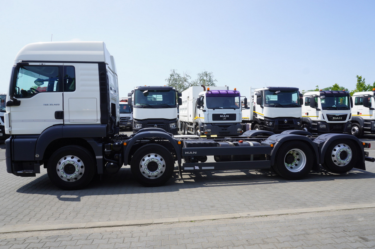 MAN TGS 35.420 8x2 / Chassis 6.4 m / 3 steered axles - Chassi lastbil: bild 3 MAN TGS 35.420 8x2 / Chassis 6.4 m / 3 steered axles - Chassi lastbil: bild 3