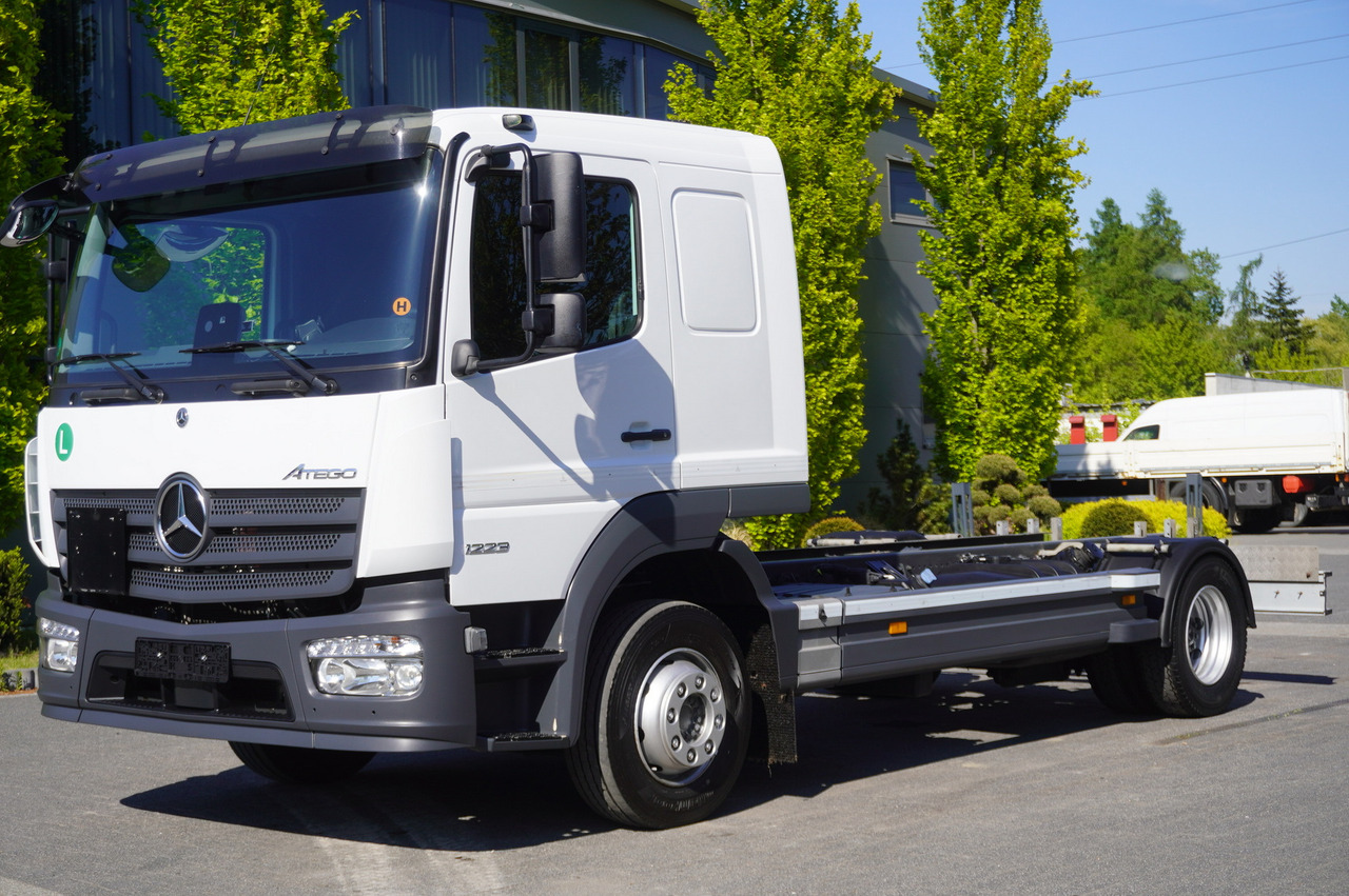 MERCEDES-BENZ 1223 / Full ADR / 440 cm chassis / Sleeper cab / 175 tho. km - Chassi lastbil: bild 1 MERCEDES-BENZ 1223 / Full ADR / 440 cm chassis / Sleeper cab / 175 tho. km - Chassi lastbil: bild 1